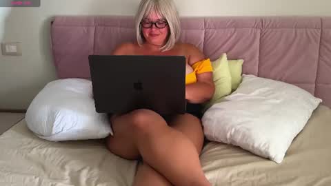 Caroline online show from July 26, 1:18 pm