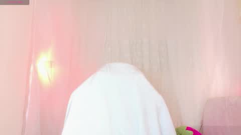 Snapshot of sweet_carine chatting on May 11, 5:54 pm camil online show from May 11, 5:54 pm