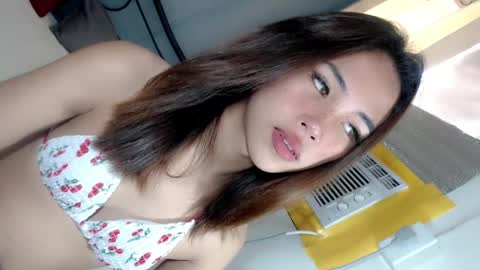 Snapshot of sweet_cassy12 chatting on May 8, 3:23 am sweet_cassy12 online show from May 8, 3:23 am