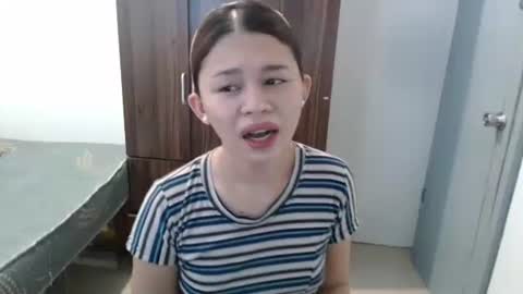 sweet_cassyxx online show from April 23, 3:52 am