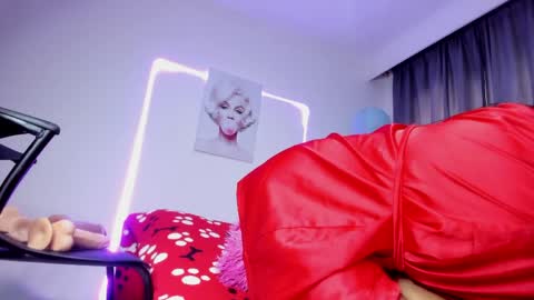 Snapshot of sweet_cinamon69 chatting on April 18, 7:07 pm Canela online show from April 18, 7:07 pm