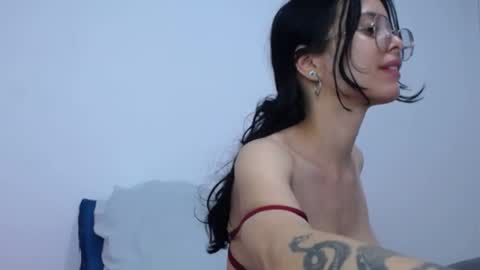 sweet_cloe444 online show from May 7, 3:23 am