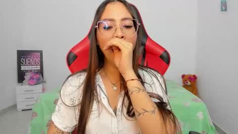 Snapshot of sweet_coral_ chatting on February 4, 8:31 am sweet_coral_ online show from February 4, 8:31 am