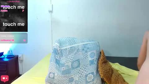 Snapshot of sweet_devil2 chatting on January 18, 12:24 am kandy muller online show from January 18, 12:24 am
