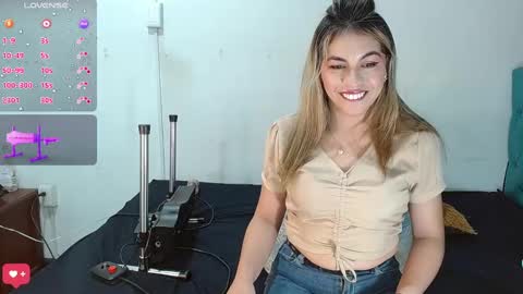 Snapshot of sweet_devil2 chatting on January 25, 4:35 pm kandy muller online show from January 25, 4:35 pm