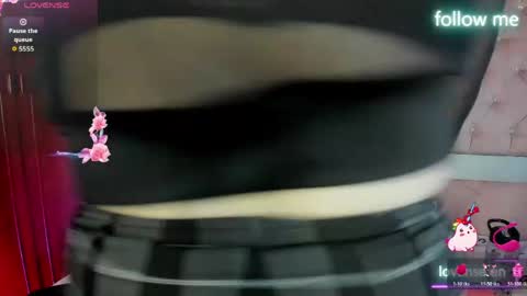 Snapshot of sweet_emmili chatting on April 22, 12:18 pm emmili online show from April 22, 12:18 pm