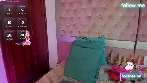 Snapshot of sweet_emmili chatting on April 27, 12:25 pm emmili online show from April 27, 12:25 pm