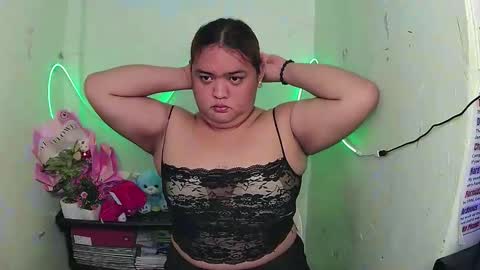 sweet_frex123 online show from October 6, 6:22 am