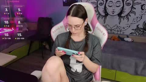 Snapshot of sweet_frosty chatting on March 10, 3:33 am Alice online show from March 10, 3:33 am