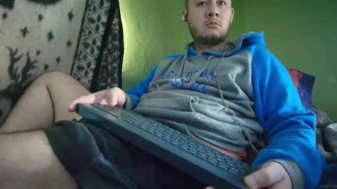 Snapshot of sweet_guy36 chatting on September 14, 2:27 pm sweet_guy36 online show from September 14, 2:27 pm
