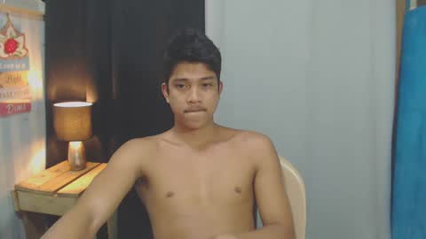 Snapshot of sweet_guyxx chatting on January 7, 11:05 am sweet_guyxx online show from January 7, 11:05 am