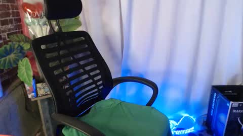 Snapshot of sweet_hanna22 chatting on March 17, 9:18 pm hanna mae online show from March 17, 9:18 pm