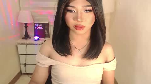 Snapshot of sweet_hoelly chatting on February 11, 10:37 am Slutty Shannel online show from February 11, 10:37 am