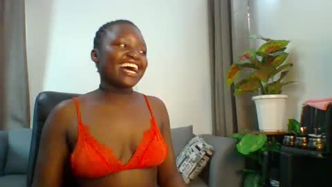 Snapshot of sweet_jenica chatting on December 6, 4:58 am ESTHER NEEMA online show from December 6, 4:58 am