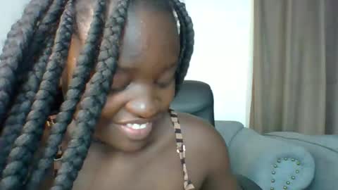 Snapshot of sweet_jenica chatting on January 2, 7:33 am ESTHER NEEMA online show from January 2, 7:33 am