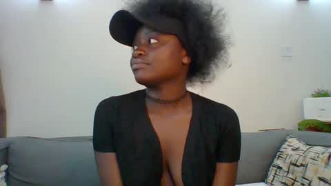 Snapshot of sweet_jenica chatting on February 25, 4:24 am ESTHER NEEMA online show from February 25, 4:24 am