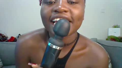 Snapshot of sweet_jenica chatting on March 6, 7:47 am ESTHER NEEMA online show from March 6, 7:47 am