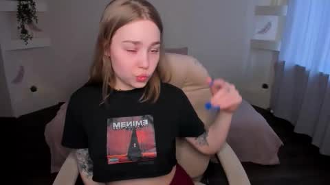 Jules online show from April 13, 4:40 am