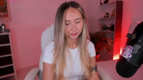 Snapshot of sweet_kalisa chatting on January 27, 3:50 pm Call me Kali online show from January 27, 3:50 pm