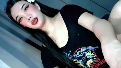 Snapshot of sweet_katrina69 chatting on December 18, 10:32 am sweet_katrina69 online show from December 18, 10:32 am