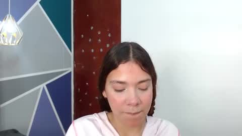 Snapshot of sweet_kitty_05 chatting on June 23, 6:06 pm sweet_kitty_05 online show from June 23, 6:06 pm