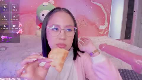 Snapshot of sweet_lemariee_ chatting on November 15, 2:02 pm Lemarie online show from November 15, 2:02 pm