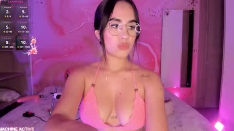 Snapshot of sweet_lemariee_ chatting on November 25, 12:27 pm Lemarie online show from November 25, 12:27 pm