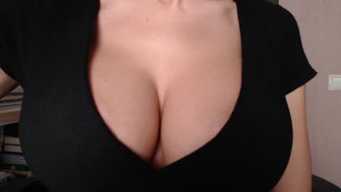 Jen online show from November 12, 7:53 am