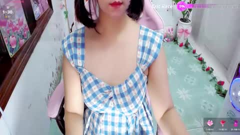 Snapshot of sweet_lily0 chatting on October 18, 9:04 pm Lily online show from October 18, 9:04 pm
