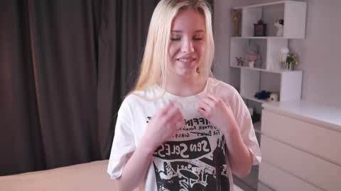 Lily online show from April 27, 7:12 pm