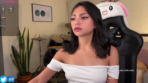 Snapshot of sweet_littleee chatting on December 6, 10:30 pm free private online show from December 6, 10:30 pm