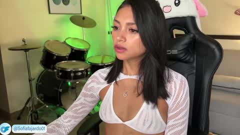 Snapshot of sweet_littleee chatting on December 13, 9:09 pm free private online show from December 13, 9:09 pm