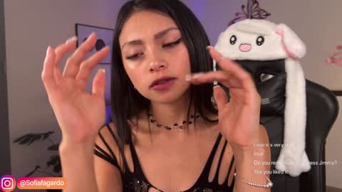 Snapshot of sweet_littleee chatting on January 14, 1:36 am free private online show from January 14, 1:36 am