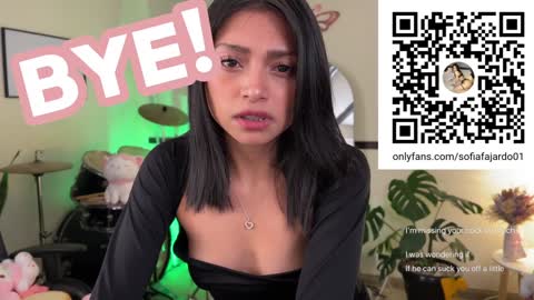 Snapshot of sweet_littleee chatting on January 16, 3:23 am free private online show from January 16, 3:23 am