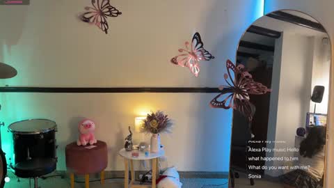 Snapshot of sweet_littleee chatting on January 25, 2:37 am free private online show from January 25, 2:37 am