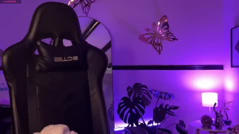 Snapshot of sweet_littleee chatting on February 27, 3:58 am free private online show from February 27, 3:58 am