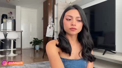 Snapshot of sweet_littleee chatting on October 1, 5:41 pm free private online show from October 1, 5:41 pm