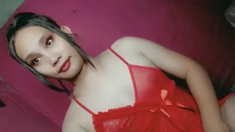 Snapshot of sweet_lover5 chatting on January 3, 12:52 pm SWEET LOVE online show from January 3, 12:52 pm