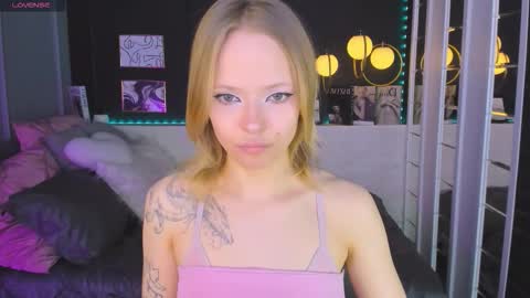 Snapshot of sweet_lucile chatting on March 8, 1:59 pm Lucy online show from March 8, 1:59 pm