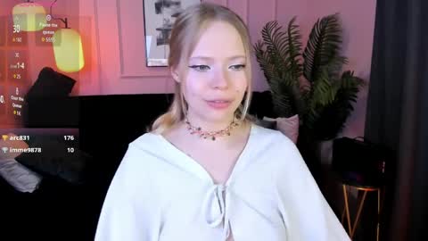 Snapshot of sweet_lucile chatting on April 25, 1:41 pm Lucy online show from April 25, 1:41 pm
