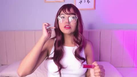 Snapshot of sweet_m00n__ chatting on March 22, 3:26 pm Camile online show from March 22, 3:26 pm