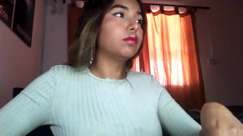 Snapshot of sweet_m00n__ chatting on March 31, 5:02 pm Camile online show from March 31, 5:02 pm