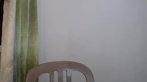 Snapshot of sweet_mae18 chatting on March 12, 10:43 am Mae online show from March 12, 10:43 am