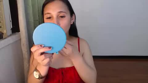 Snapshot of sweet_mae18 chatting on March 24, 10:31 am Mae online show from March 24, 10:31 am