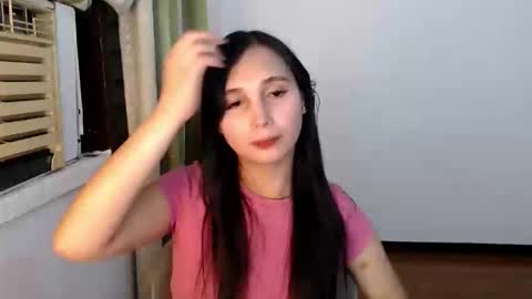 Snapshot of sweet_mae18 chatting on March 30, 12:39 pm Mae online show from March 30, 12:39 pm