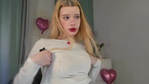 Snapshot of sweet_melissa133 chatting on February 13, 9:00 pm Melissa. Join me on Fansly link in social medias online show from February 13, 9:00 pm