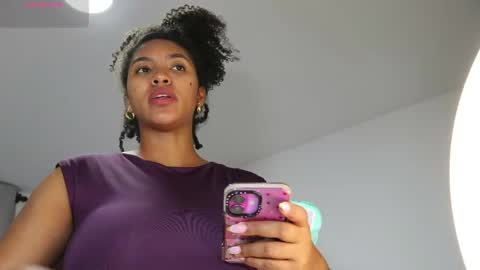 Snapshot of sweet_mia80 chatting on May 4, 3:35 am MIA online show from May 4, 3:35 am