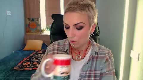 Snapshot of sweet_n_strong chatting on June 22, 10:56 am sweet_n_strong online show from June 22, 10:56 am