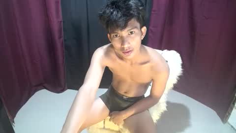 Snapshot of sweet_neth chatting on April 13, 7:03 am KENNETH online show from April 13, 7:03 am