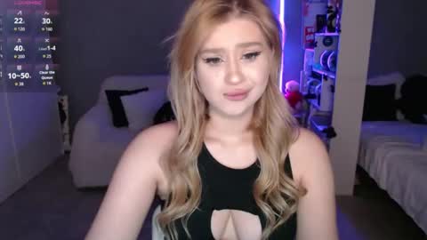 sweet_nicole_333 online show from March 13, 1:29 pm